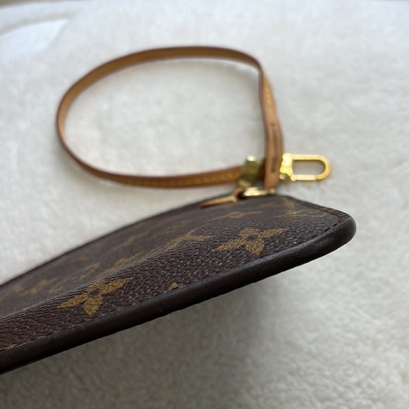 Authentic 💯! Louis Vuitton MM pouch - Picture 4 of 12